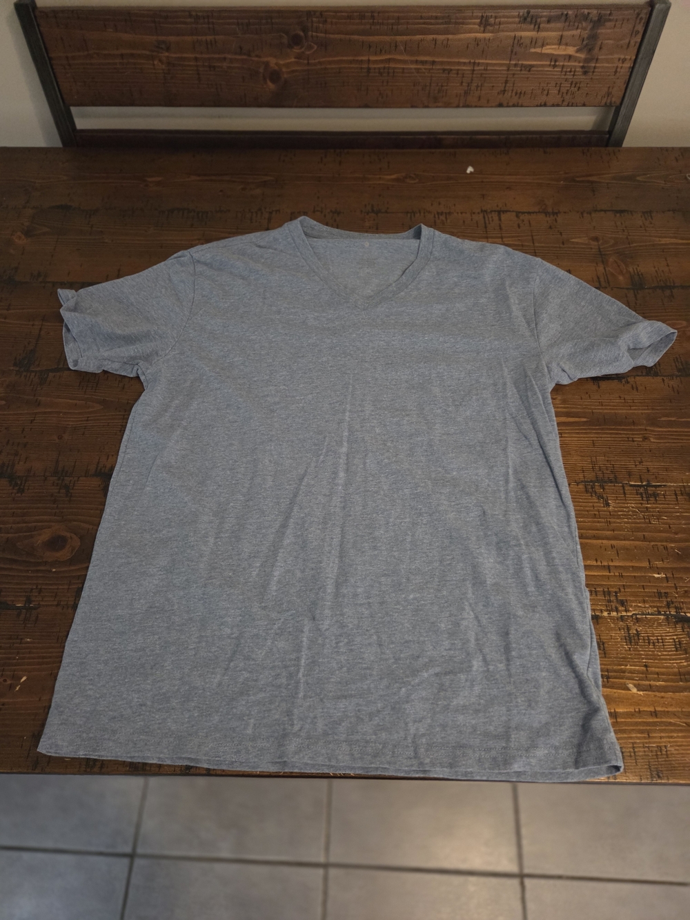 Men's Light Gray V-Neck Short Sleeve Tee